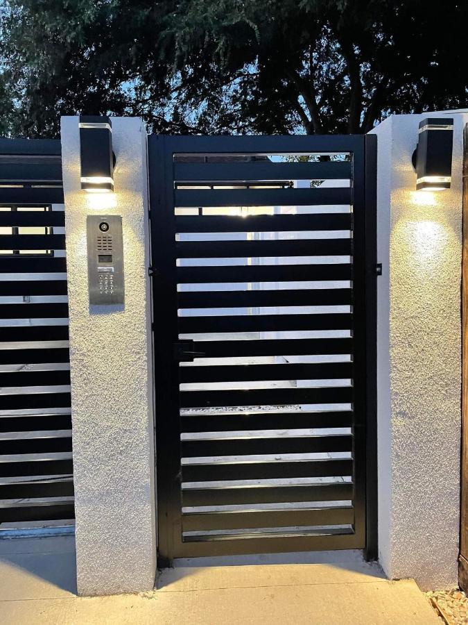 Gated Private House With Own Parking Sherman Oaks Los Angeles Exterior photo